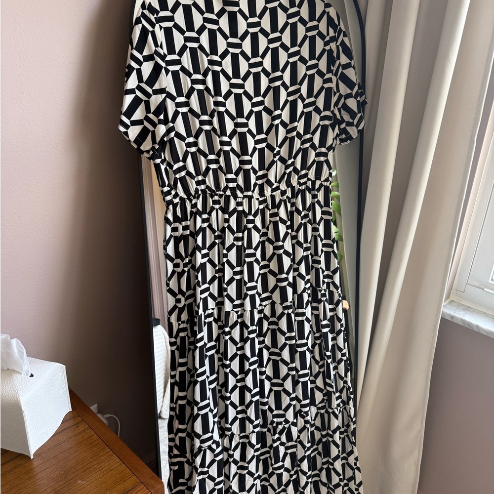 Johnson & Murphy NWT Medium Geometric Black and White Dress - Picture 4 of 5